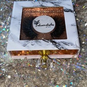embracive lashes by jilly